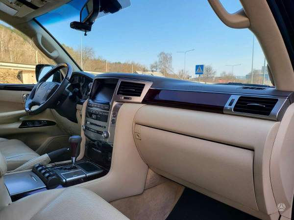 Lexus LX 570