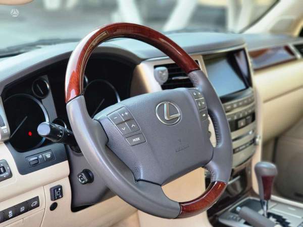 Lexus LX 570